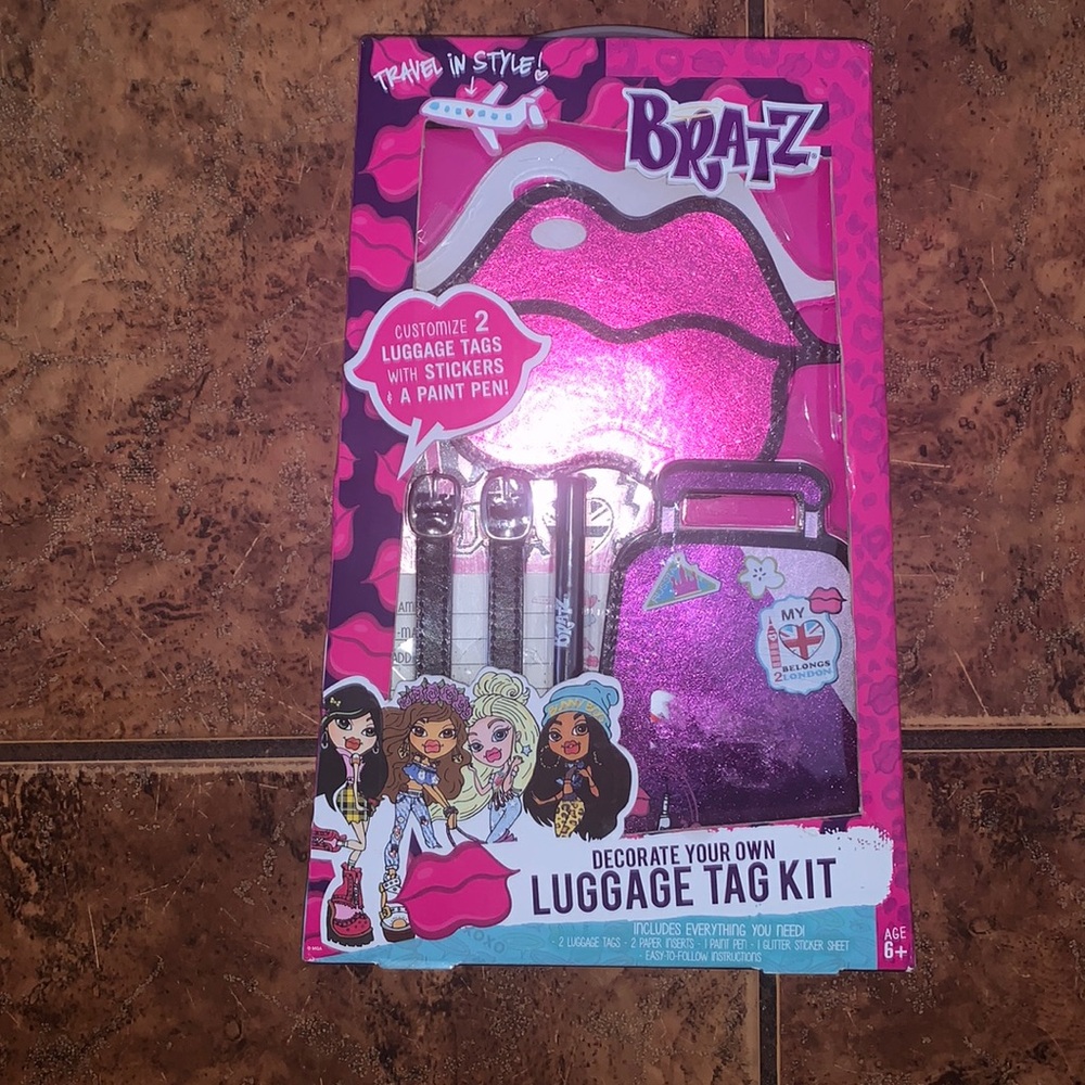 Bratz Decorate own Luggage Tag Kit